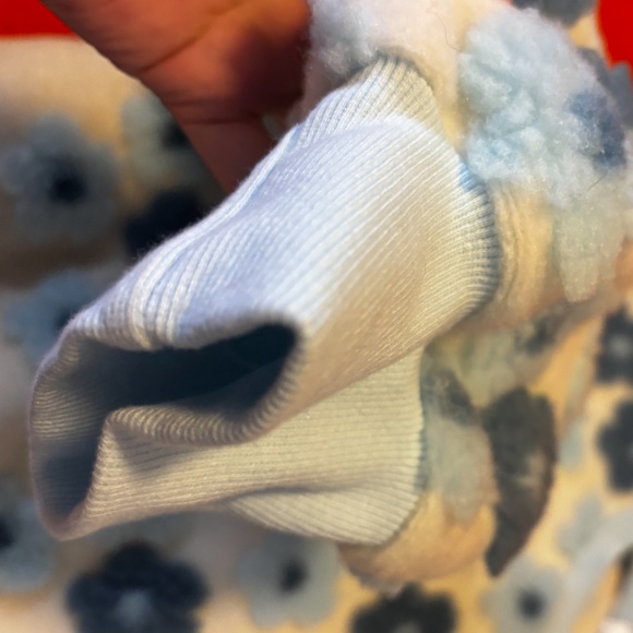 Maison de syndrome x Dress mafia white & blue 3D flowers brushed sweatshirt NWT - Picture 6 of 14